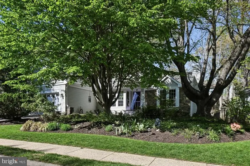 10924 Adare Dr, Fairfax, VA 22032 - #1