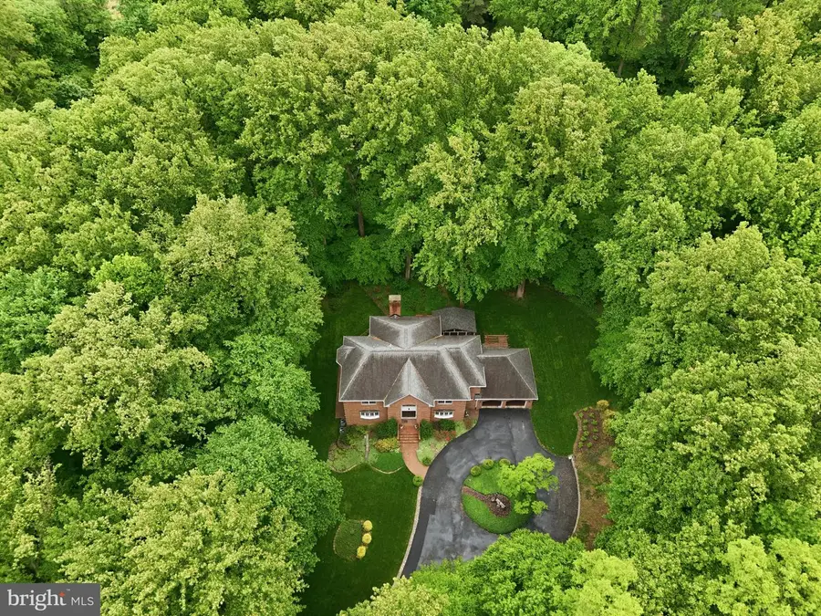 8605 Cherry Dr, Fairfax, VA 22031 - #2