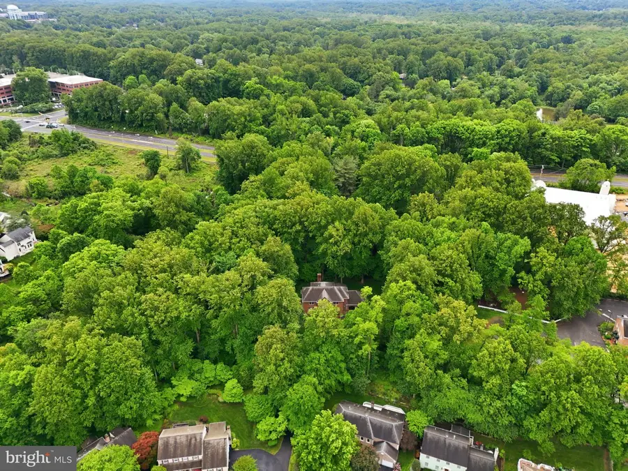 8605 Cherry Dr, Fairfax, VA 22031 - #3