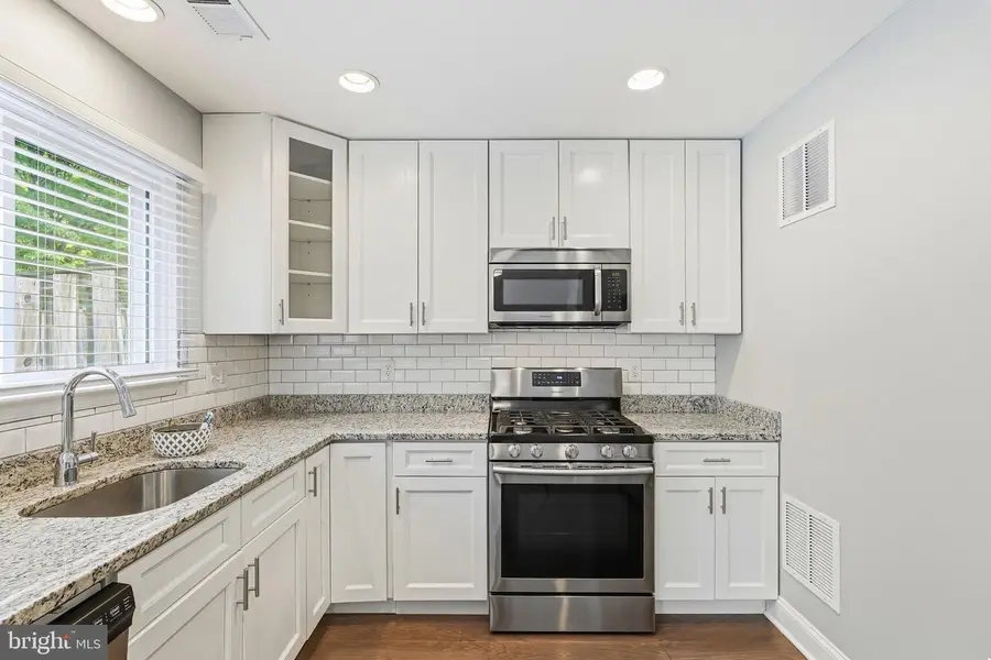14823 Bolton Rd, Centreville, VA 20121 - #3
