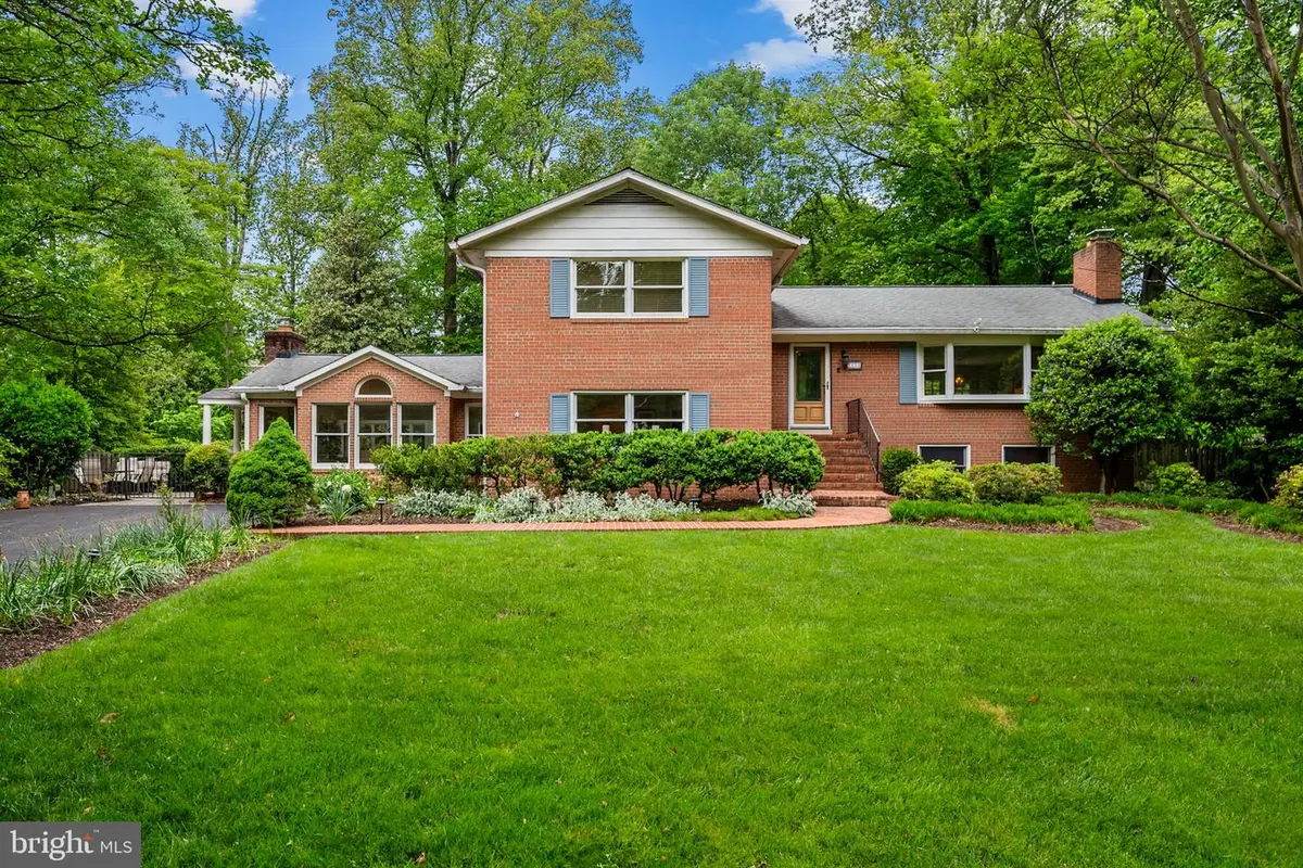 4908 Bradford Dr, Annandale, VA 22003 - #1