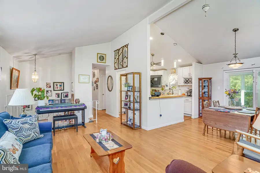 8622 Kenilworth Dr, Springfield, VA 22151 - #3