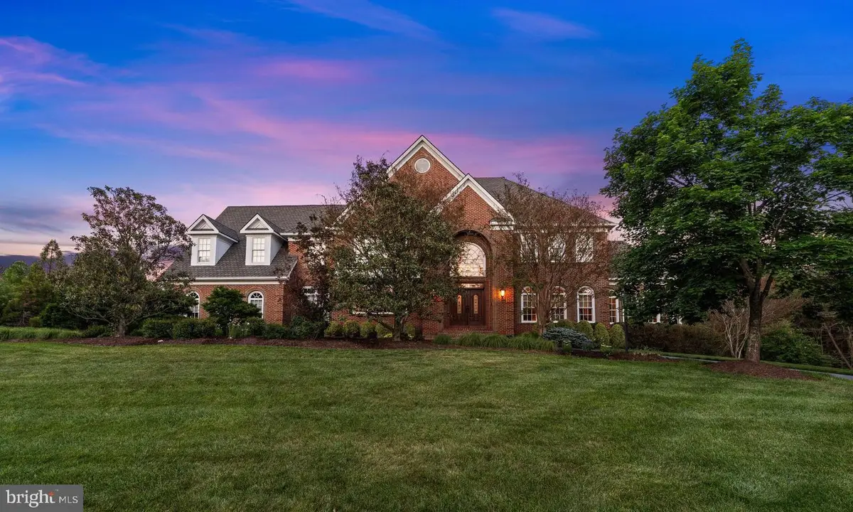 5452 Chandley Farm Cir, Centreville, VA 20120 - #1