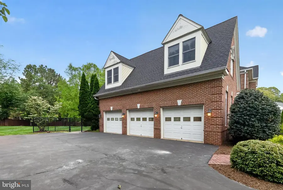 1084 Mill Field Ct, Great Falls, VA 22066 - #3