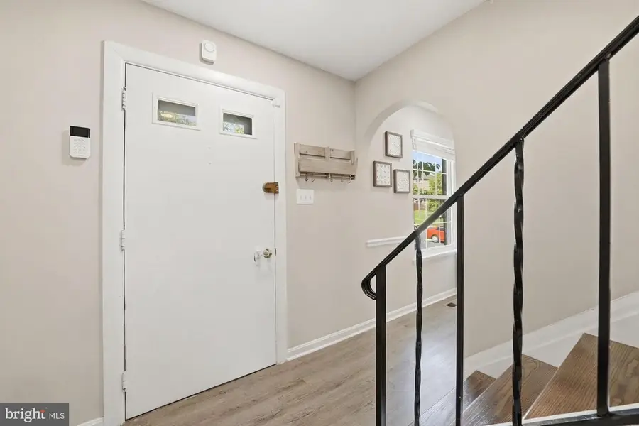 9635 Lindenbrook St, Fairfax, VA 22031 - #3