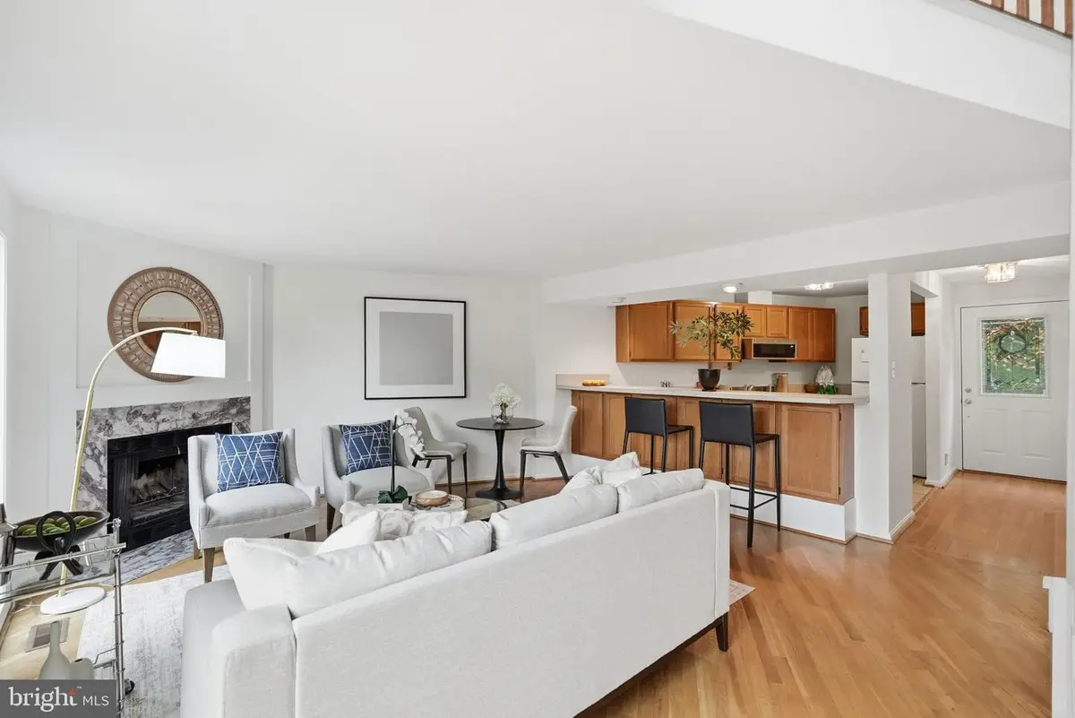 1686 Oaktree Ct, Reston, VA 20194 - #1