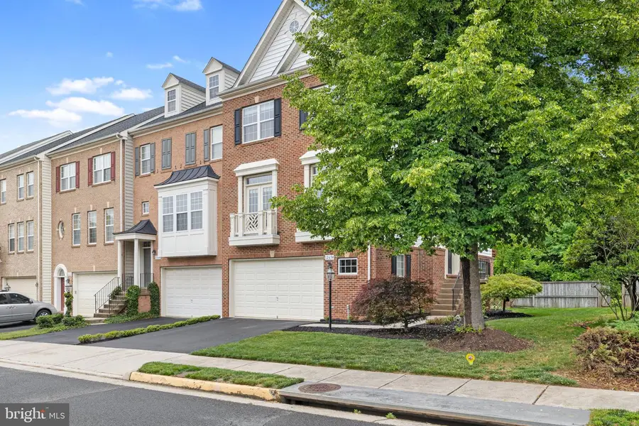 12654 Heron Ridge Dr, Fairfax, VA 22030 - #2
