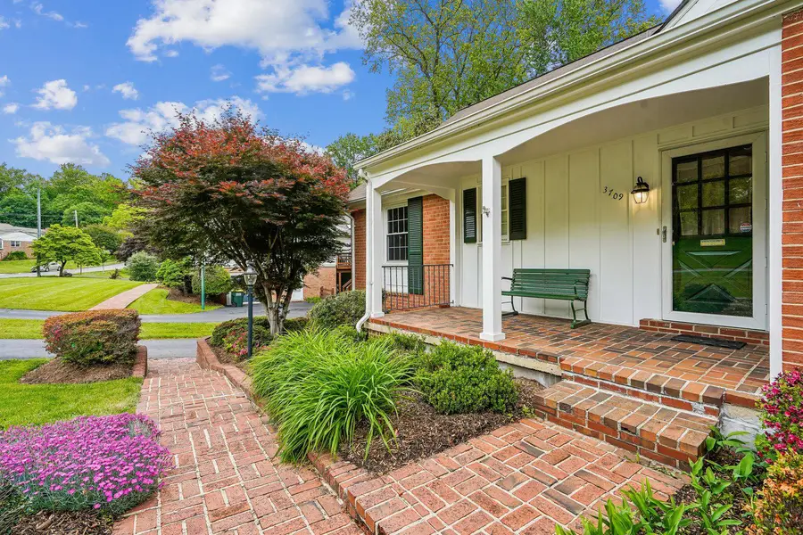3709 Camelot Dr, Annandale, VA 22003 - #3