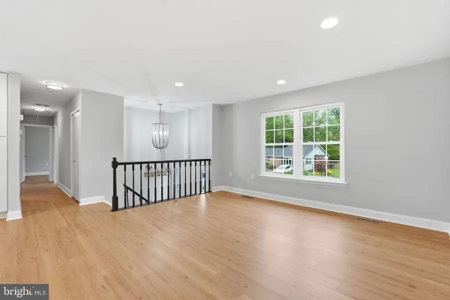 14723 Jarnigan St, Centreville, VA 20120 - #3