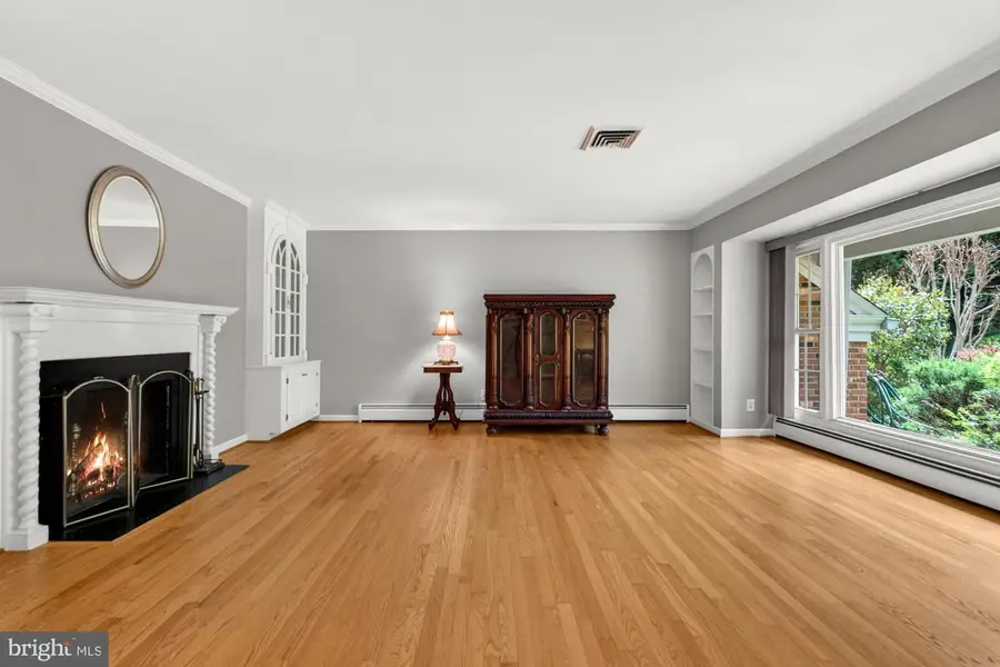 11416 Vale Rd, Oakton, VA 22124 - #3