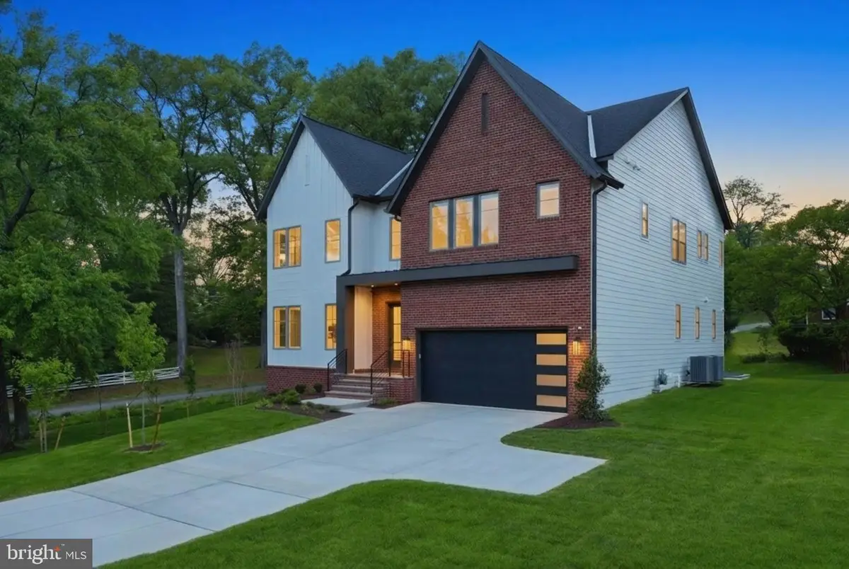 3022 Castle Rd, Falls Church, VA 22044 - #1