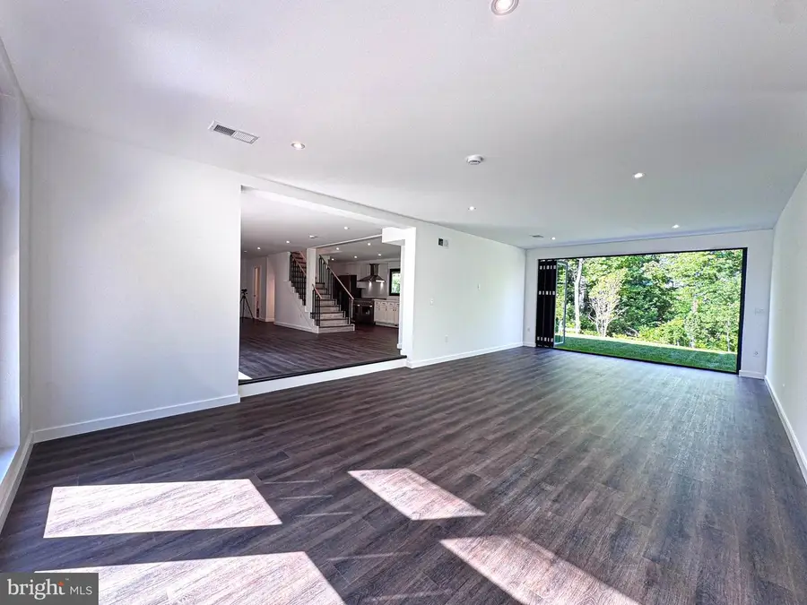 7405 Sportsman Dr, Falls Church, VA 22043 - #3