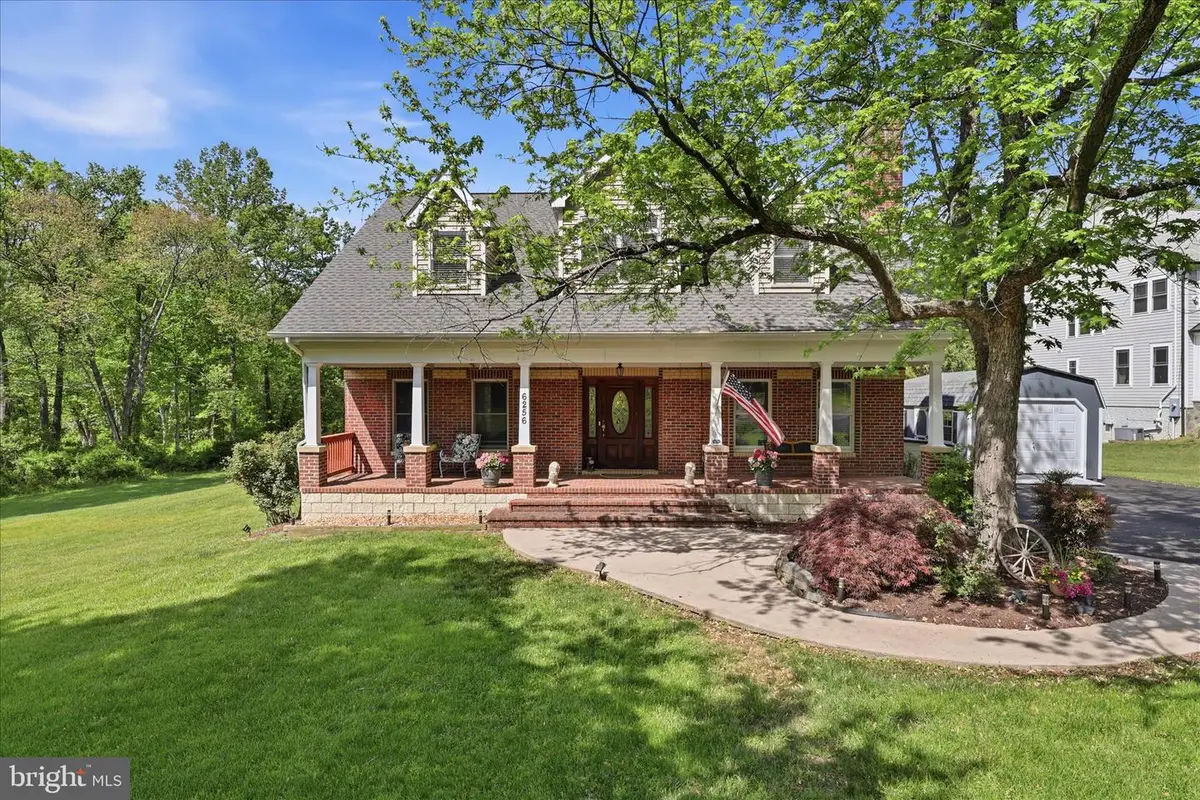 6256 Woodfair Dr, Fairfax Station, VA 22039 - #1
