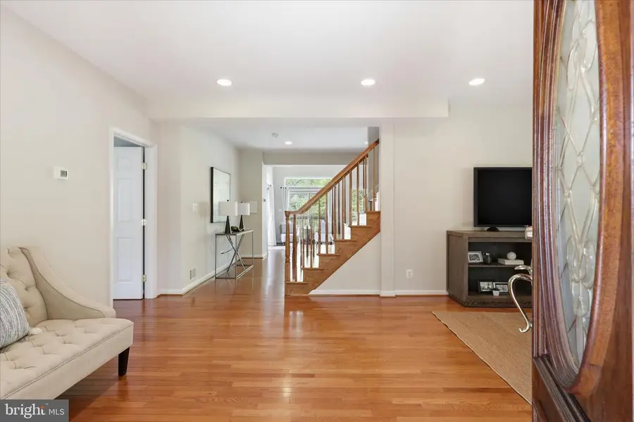 6256 Woodfair Dr, Fairfax Station, VA 22039 - #3