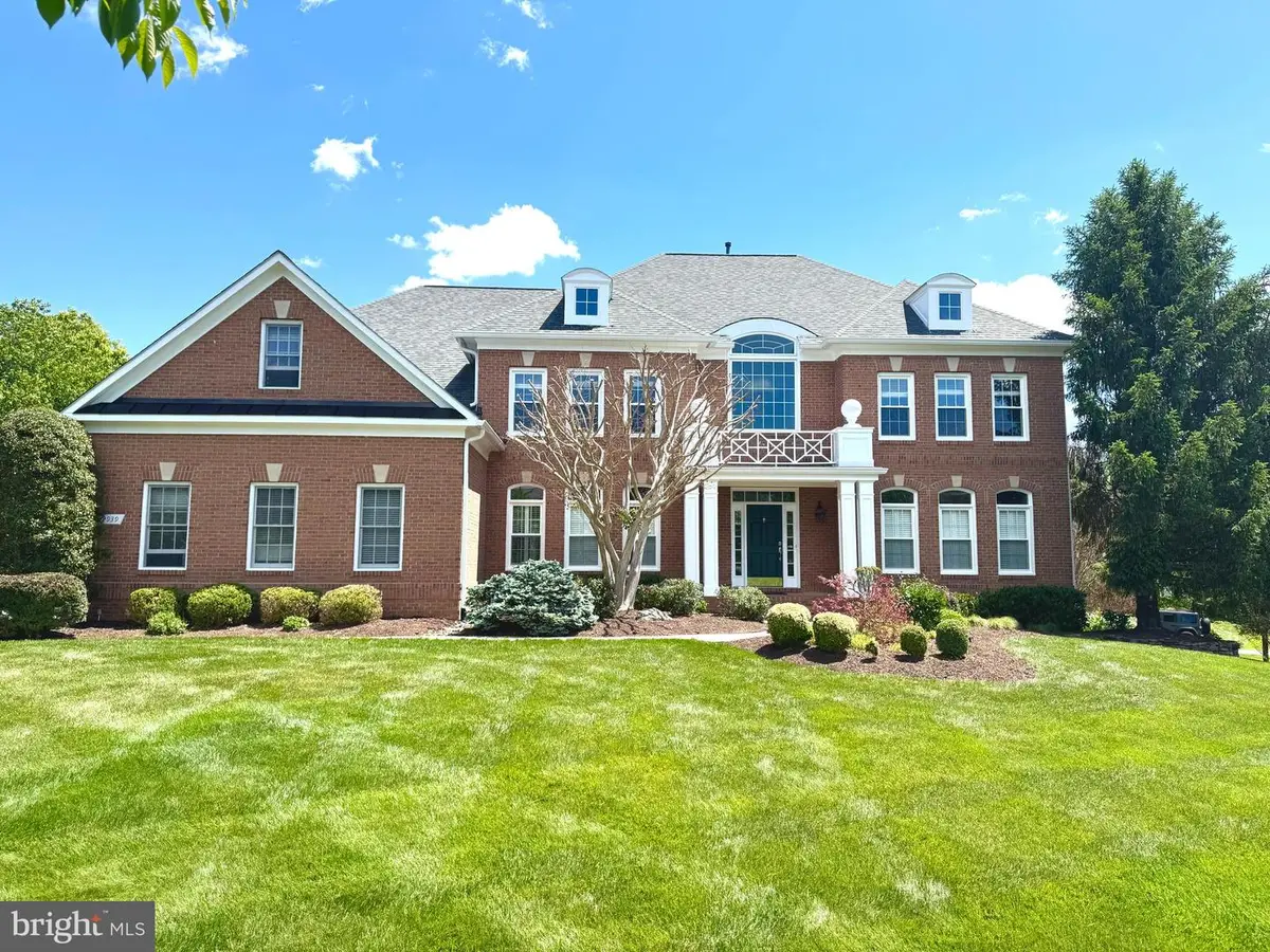 2939 Fox Mill Manor Dr, Oakton, VA 22124 - #1