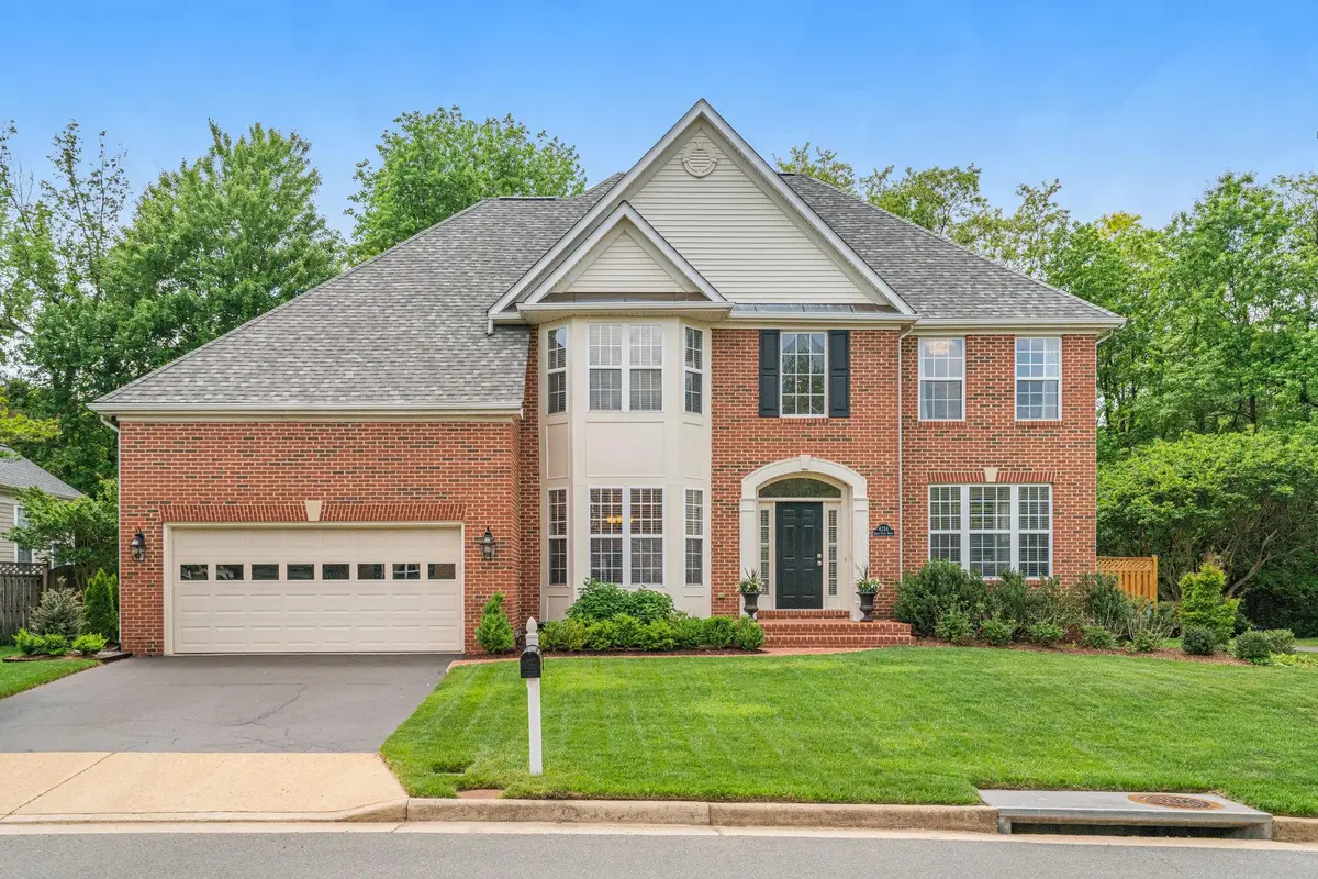 6758 Edge Cliff Dr, Alexandria, VA 22315 - #1