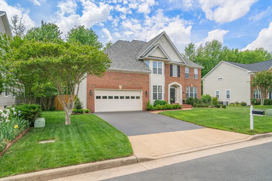 6758 Edge Cliff Dr, Alexandria, VA 22315 - #2