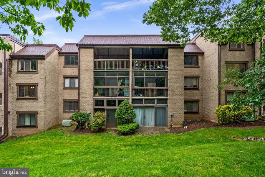 1631 Parkcrest Cir #8b/301, Reston, VA 20190 - #3
