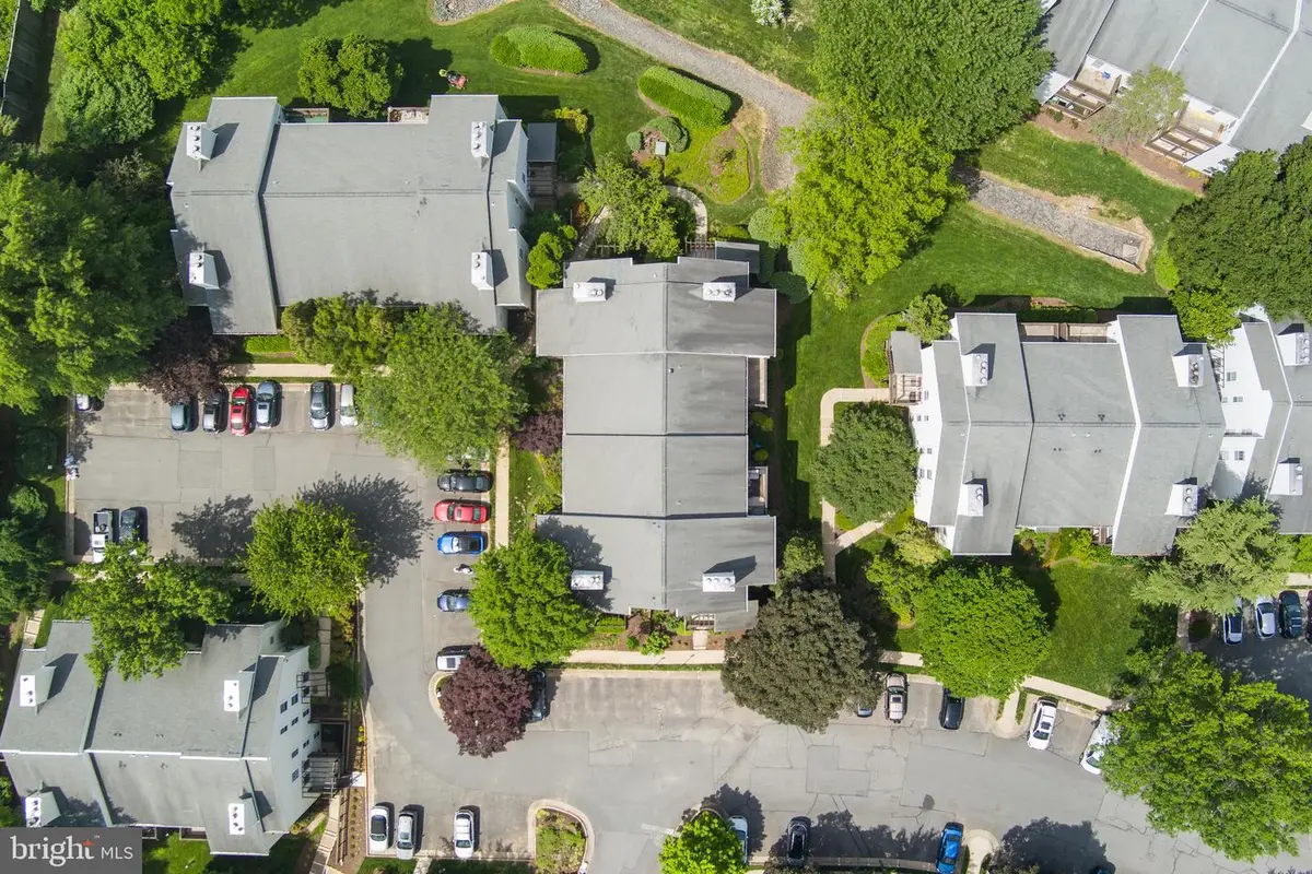 10143 Oakton Terrace Rd, Oakton, VA 22124 - #1