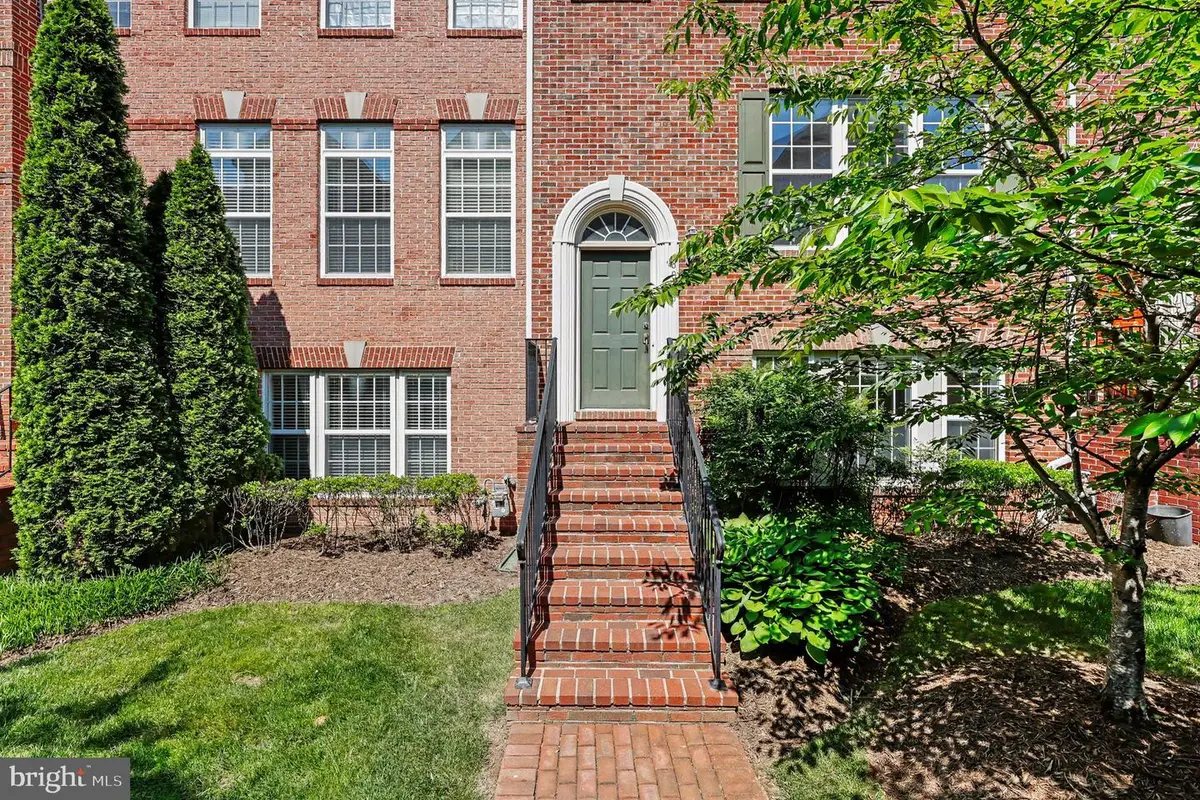 8046 Reserve Way, Vienna, VA 22182 - #1