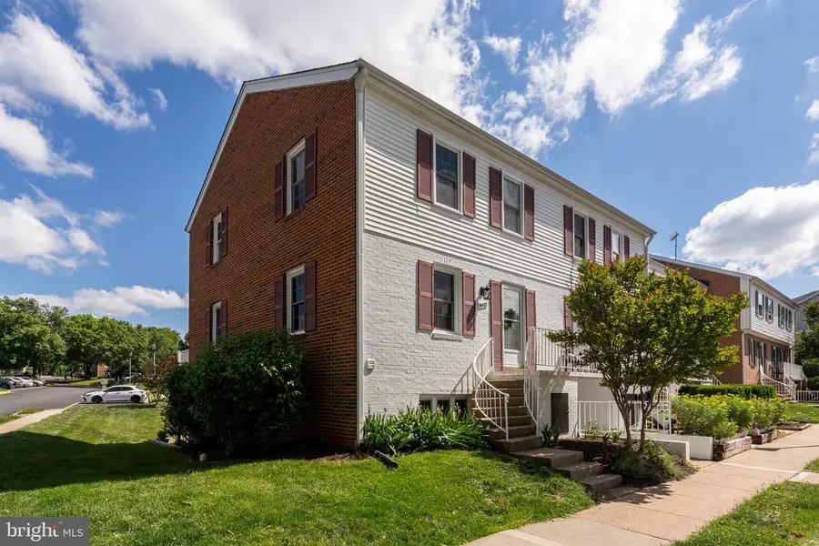 14422 Golden Oak Ct, Centreville, VA 20121 - #2