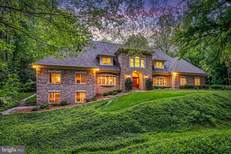 2402 Oakmont Ct, Oakton, VA 22124 - #3