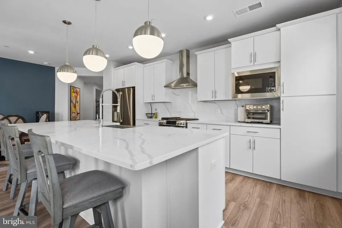 3925 Fair Ridge Dr #201, Fairfax, VA 22033 - #1