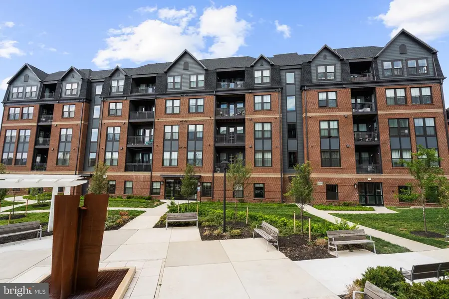 3925 Fair Ridge Dr #201, Fairfax, VA 22033 - #2