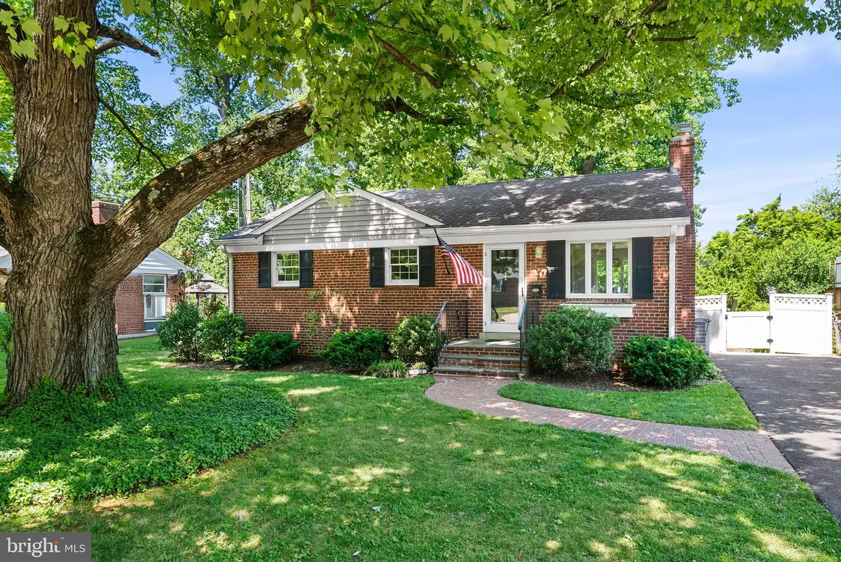 3220 Norfolk Ln, Falls Church, VA 22042 - #1