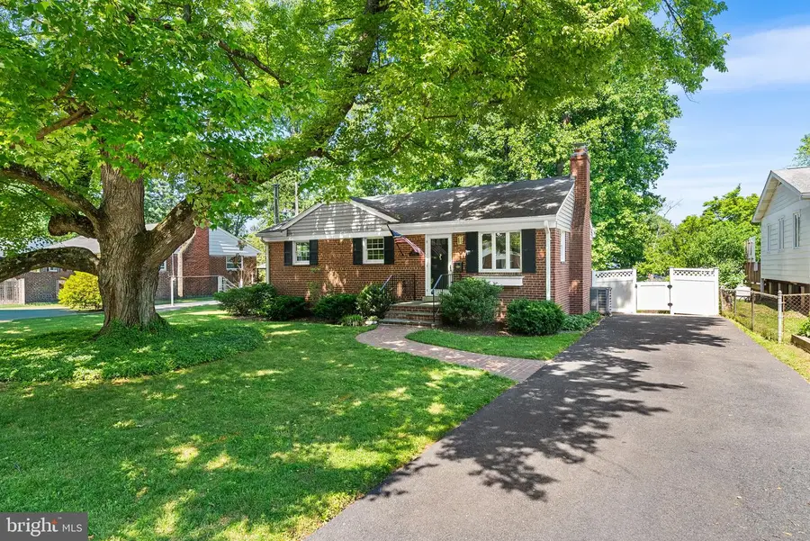 3220 Norfolk Ln, Falls Church, VA 22042 - #2