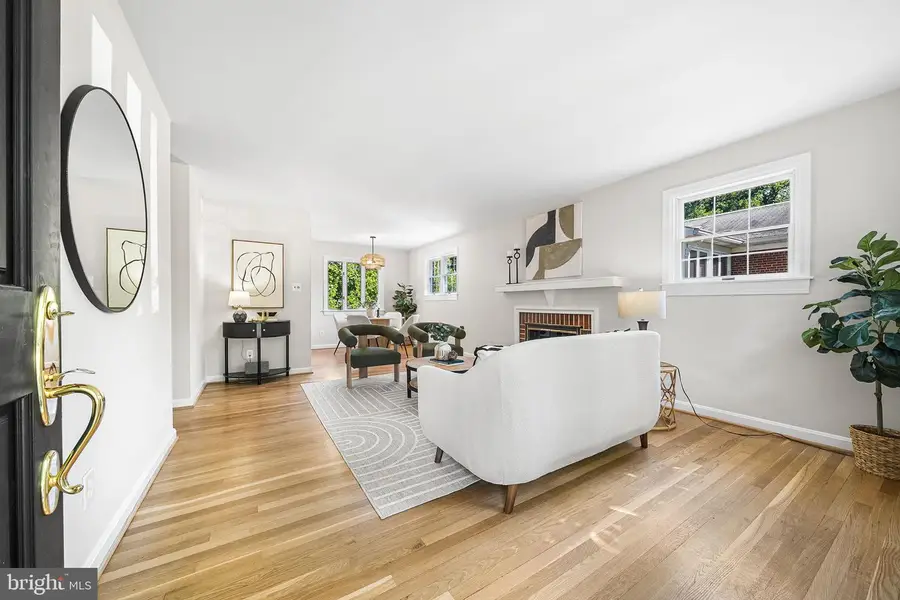 3220 Norfolk Ln, Falls Church, VA 22042 - #3