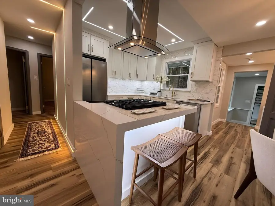 3020 Fredsen Pl, Falls Church, VA 22042 - #3