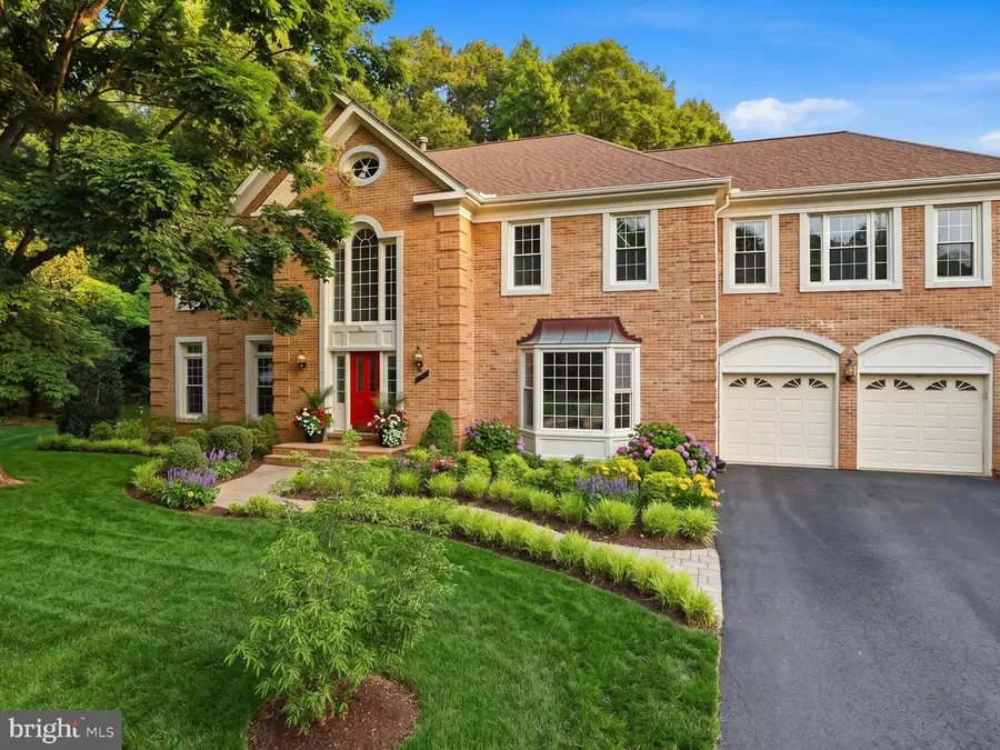 9114 Oak Chase Ct, Fairfax Station, VA 22039 - #2