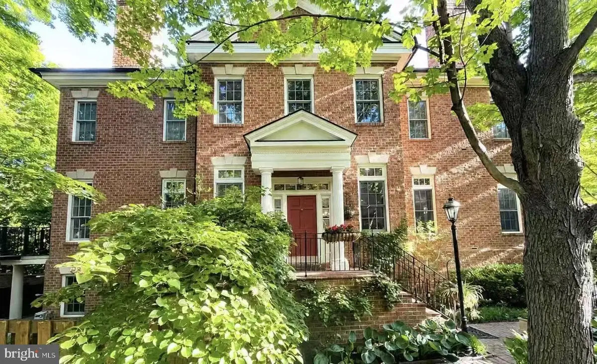 2026 Mayfair Mclean Ct, Falls Church, VA 22043 - #1