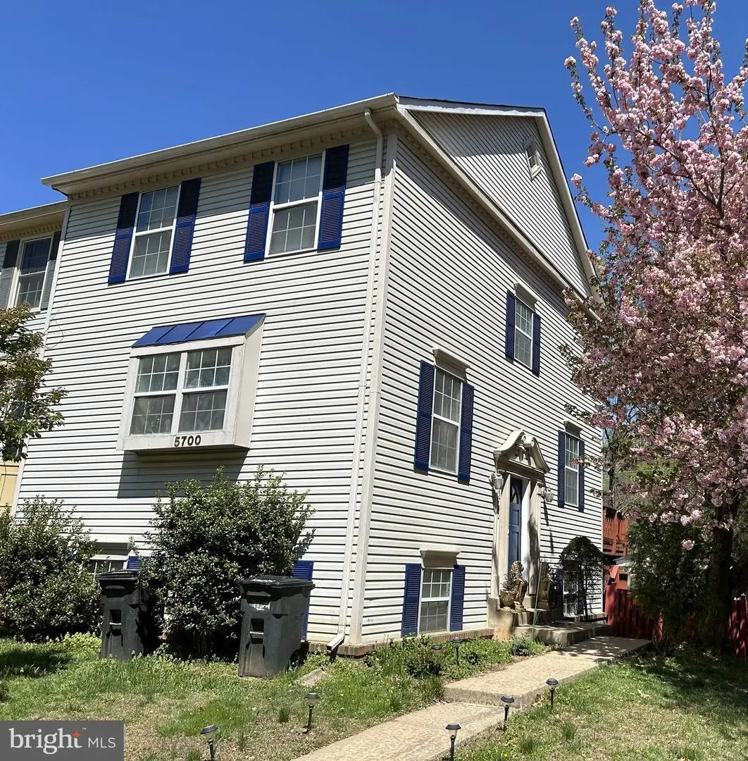 5700 Mason Bluff Dr, Burke, VA 22015 - #1