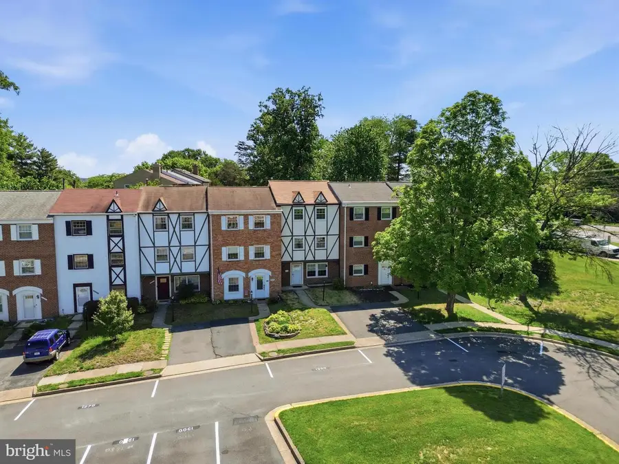 6335 Paddington Ln, Centreville, VA 20120 - #3