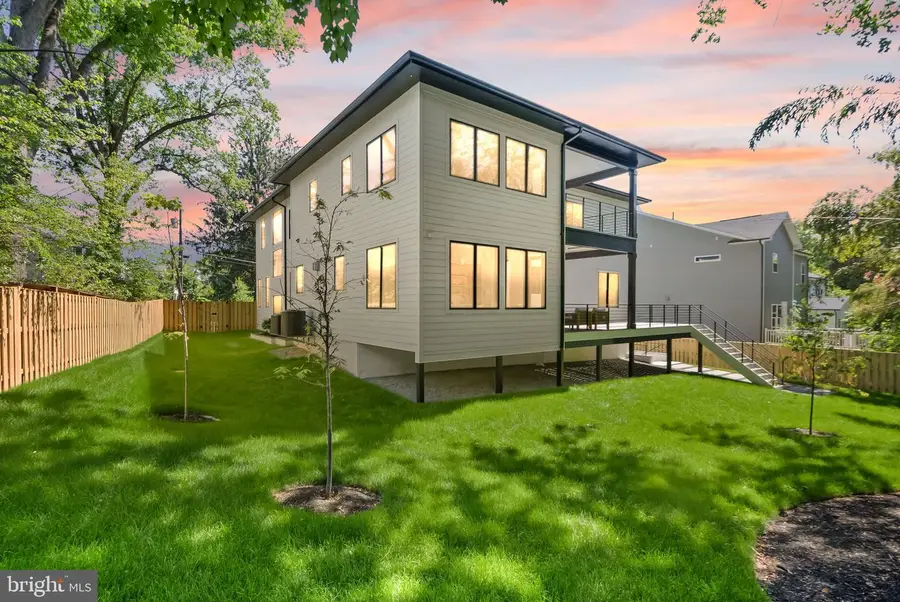 6329 Halsey Rd, McLean, VA 22101 - #3