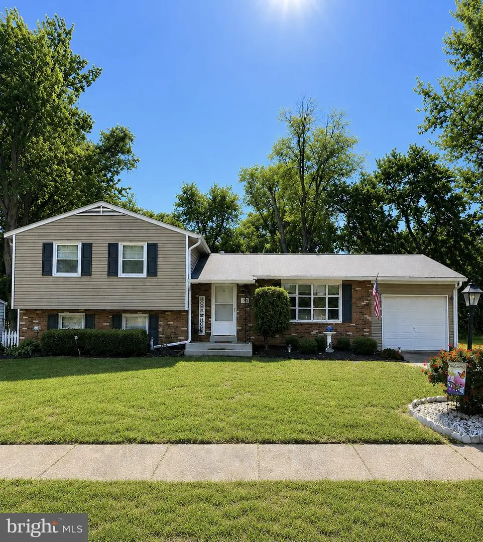 8513 Fairburn Dr, Springfield, VA 22152 - #1