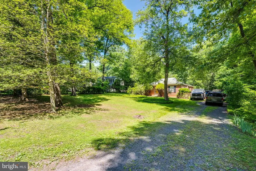 9216 Weant Dr, Great Falls, VA 22066 - #2