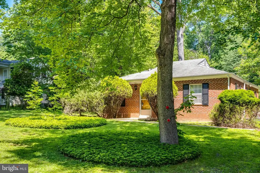 9216 Weant Dr, Great Falls, VA 22066 - #3