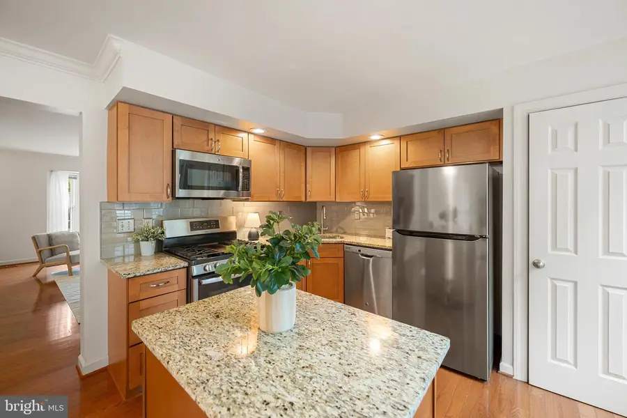 9536 Shepherd Hills Dr, Lorton, VA 22079 - #3