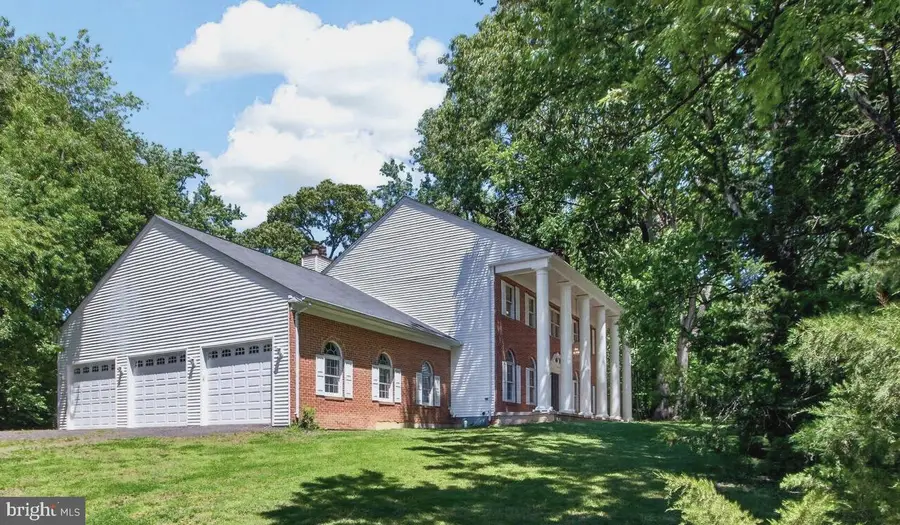8130 Viola St, Springfield, VA 22152 - #3
