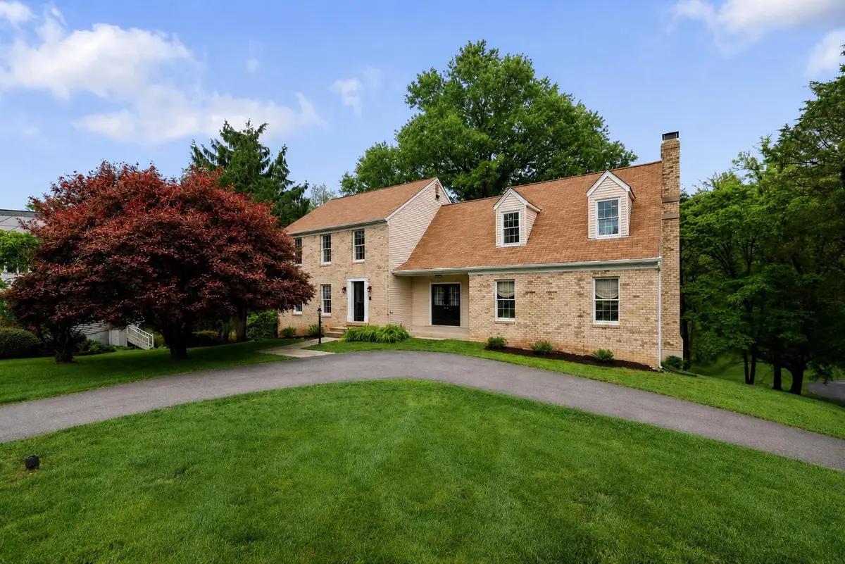 9718 Locust Hill Dr, Great Falls, VA 22066 - #1