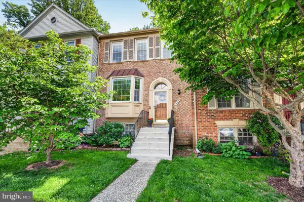 4239 Sleepy Lake Dr, FAIRFAX, VA 22033