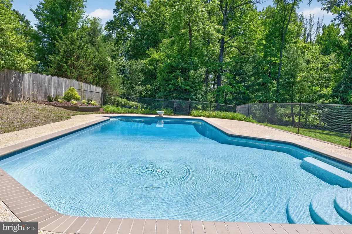 6727 Newington Rd, Lorton, VA 22079 - #1