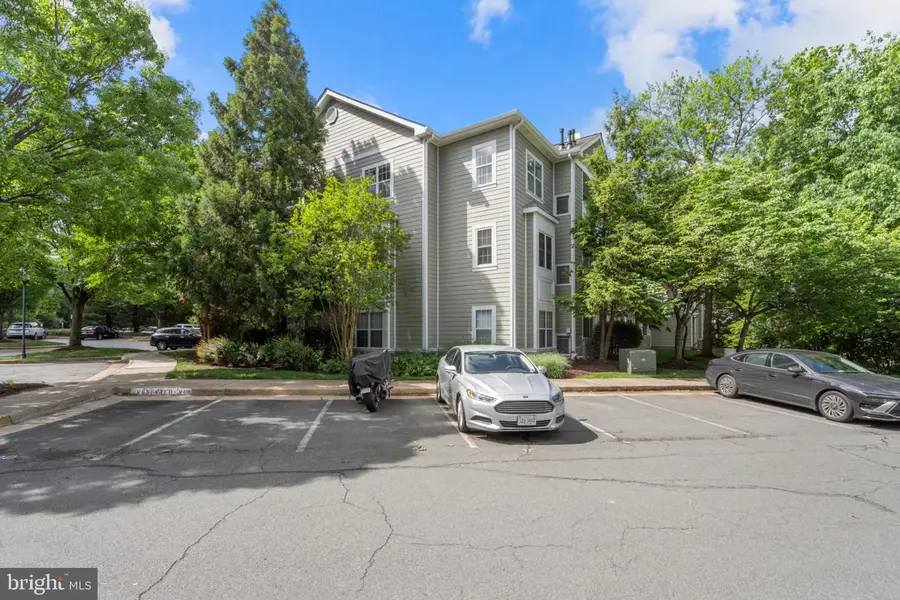 1700 Lake Shore Crest Dr #13, Reston, VA 20190 - #2