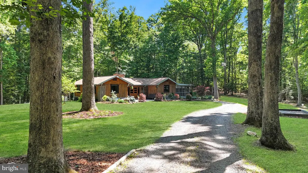 8218 Kincheloe Rd, Clifton, VA 20124 - #1