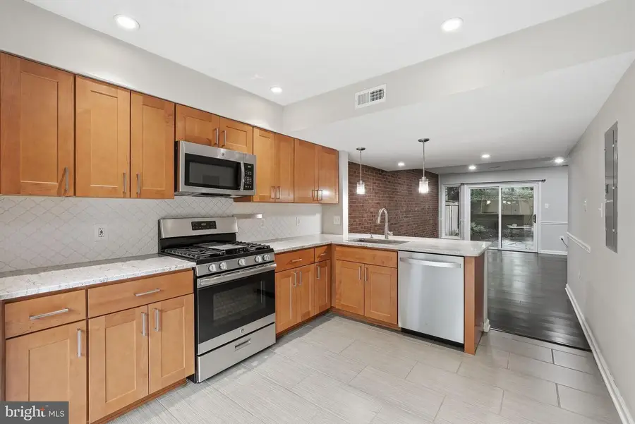 11926 Escalante Ct, Reston, VA 20191 - #3