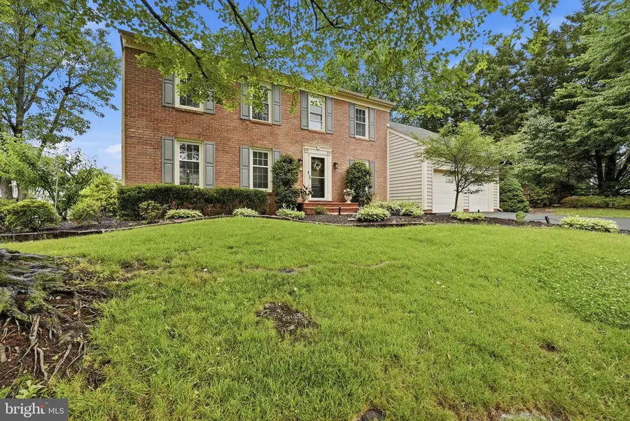 8900 Kenilworth Dr, Burke, VA 22015 - #3