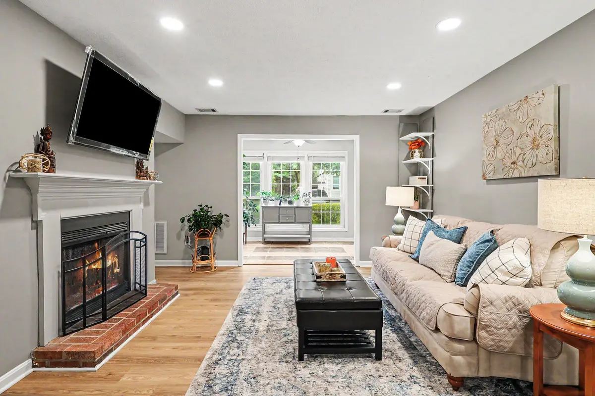 10000 Oakton Terrace Rd, Oakton, VA 22124 - #1